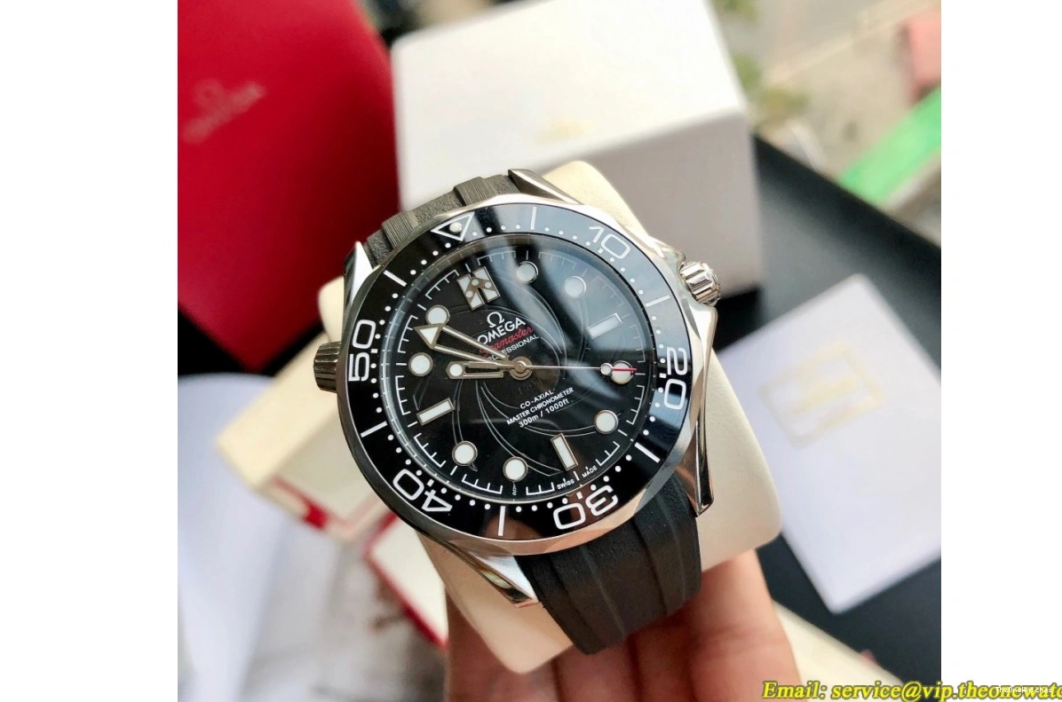 GDF 42mm RU Seamaster MY8215 300m Dial Black SS 0423